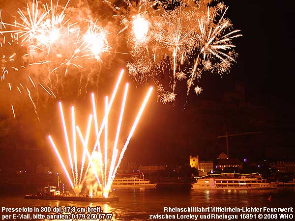 Rheinschifffahrt Mittelrhein-Lichter zum Maifest-Feuerwerk und Maiweinfest